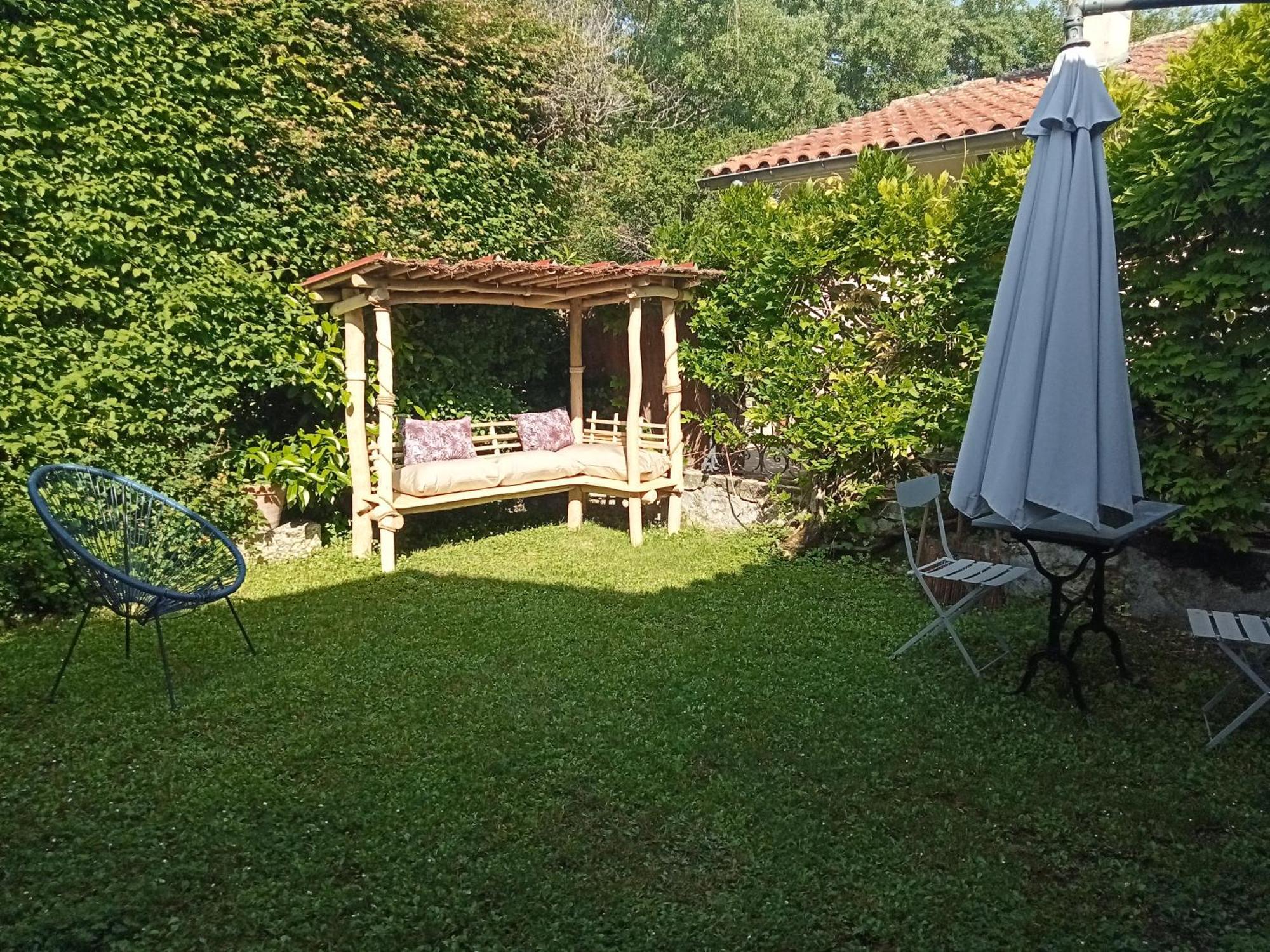 Maison En Pierre Restauree Avec Jardin Auch Luaran gambar
